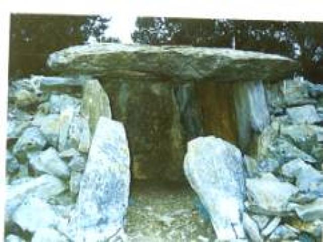 Le dolmen, témoin de la préhistoire (4 km) autour de notre location de vacances
