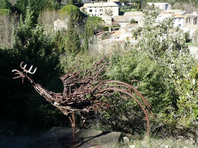 Balade à Mayronnes sur le sentier sculpturel à 15mn autour de notre location de vacances