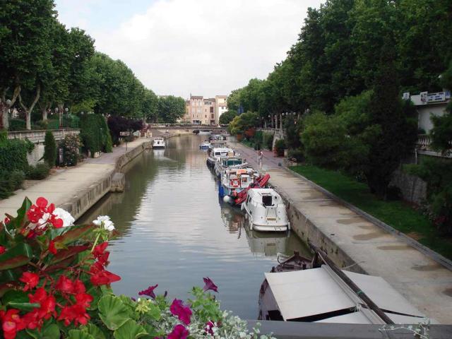 Narbonne, le canal de la robine autour de notre location de vacances