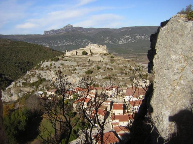 Fenouillet : vue depuis la tour sabarda  autour de notre location de vacances