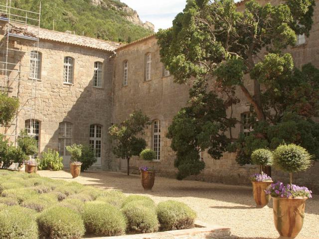 L'abbaye de fontfroide autour de notre location de vacances