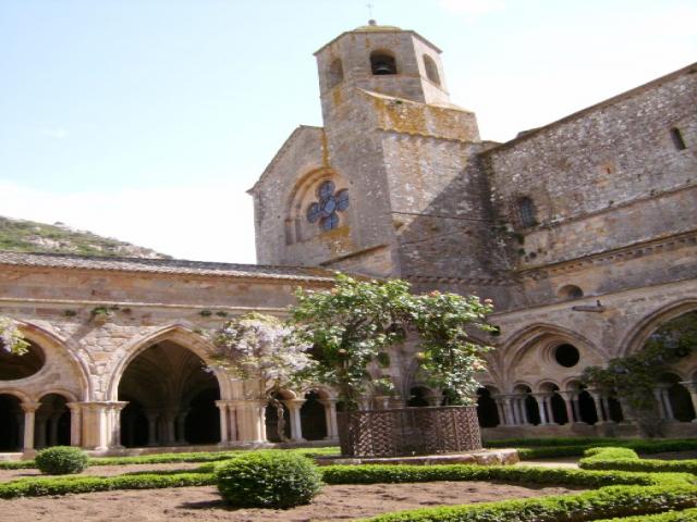 L'abbaye de fonfroide autour de notre location de vacances