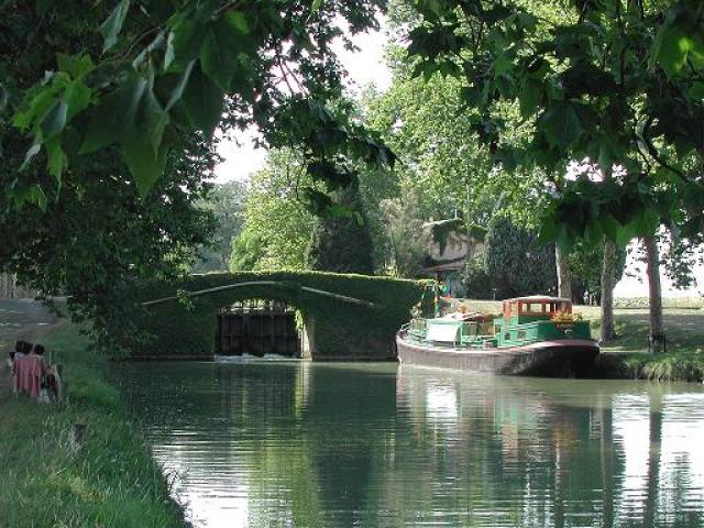 Pont sur le canal du midi autour de notre location de vacances