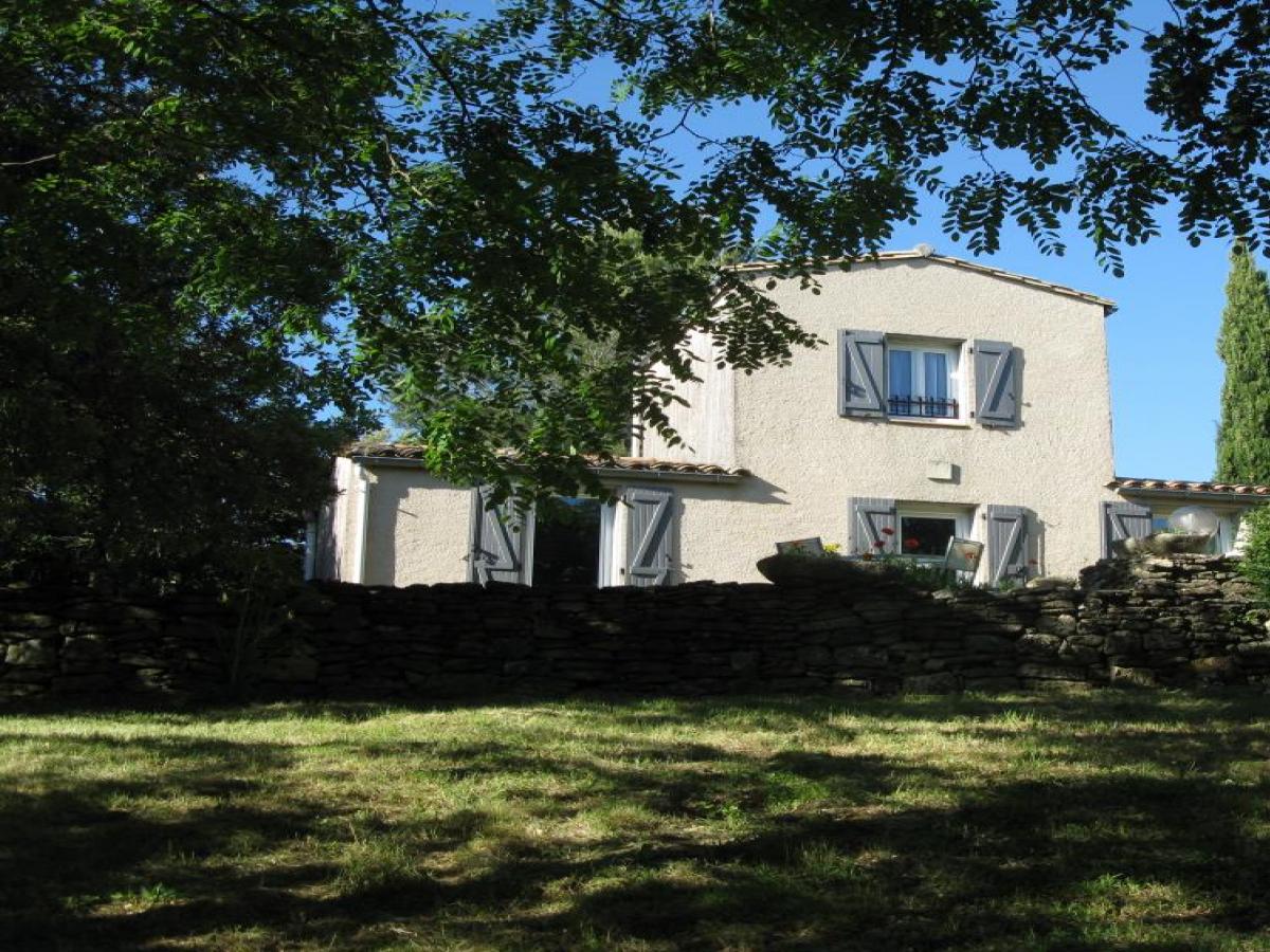 la Volière, gîte rural dans la Montagne Noire sur un domaine viticole