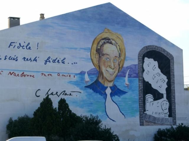 Une vue de Narbonne : hommage à Charles Trénet autour de notre location de vacances