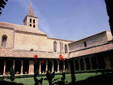 Une abbaye parmis tant d'autres... autour de notre location de vacances