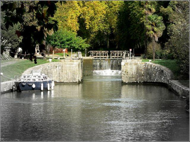 Le canal du midi et ses écluses autour de notre location de vacances