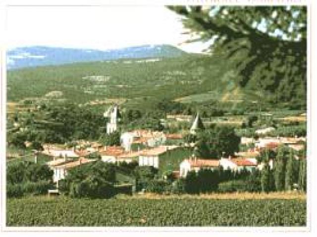 Vue de villeneuve mirnervois autour de notre location de vacances