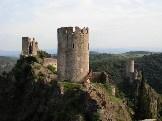 Châteaux de lastours (7 km,  rando.et visite) autour de notre location de vacances