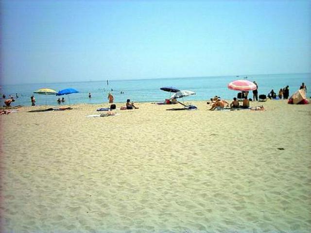 Unejournée à narbonne plage (45 km) autour de notre location de vacances