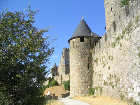 Promenade et visite de la cité toute l'année (15 km) autour de notre location de vacances