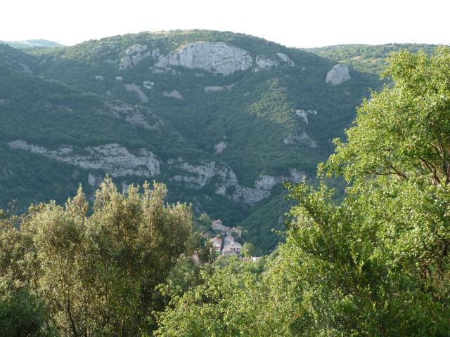 Monjoie et les gorges de l'Orbieu autour de notre location de vacances