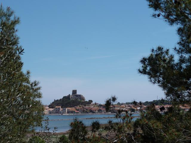 Gruissan la Tour Barberousse village de caractère et station de plaisance du littoral autour de notre location de vacances