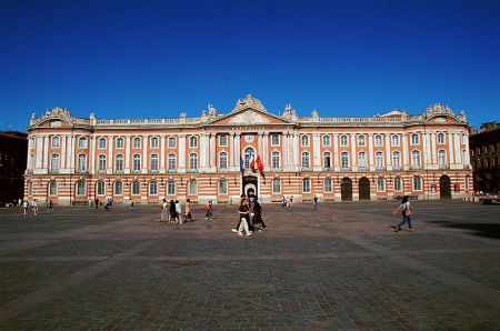 Toulouse place du capitole autour de notre location de vacances