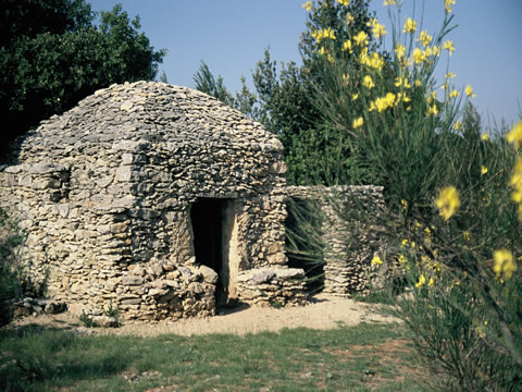 Une capitelle autour de notre location de vacances