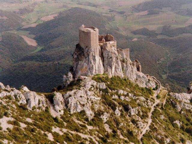 Le château de quéribus autour de notre location de vacances