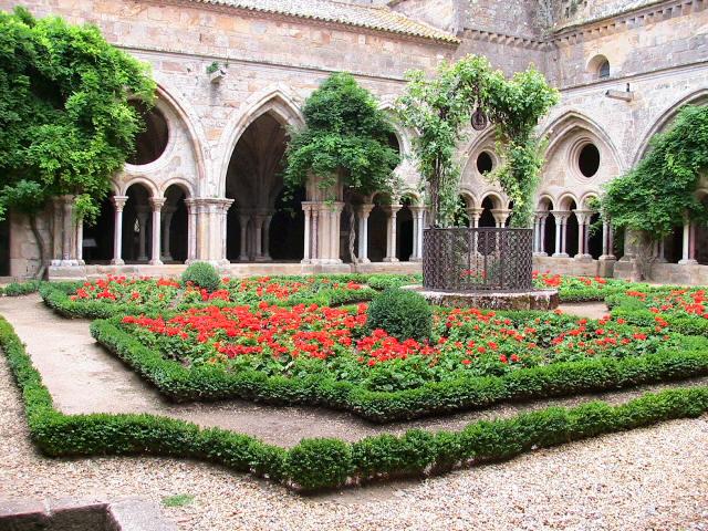 Abbaye de fontfroide autour de notre location de vacances