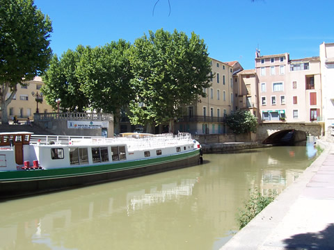 Canal de la robine à narbonne autour de notre location de vacances