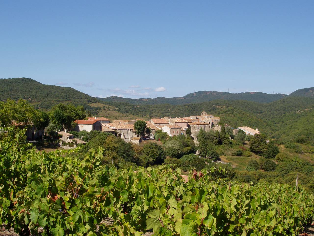 Le village de Quintillan autour de notre location de vacances